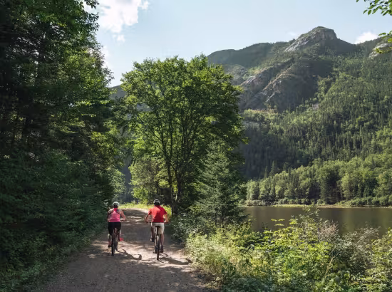 Vélo de randonnée au creux des montagnes de Charlevoix