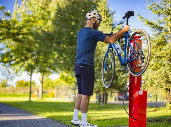 Station de réparation sur l'axe cyclable Vallée-des-Forts