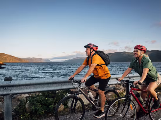 Cyclistes sur la Véloroute du Fjord