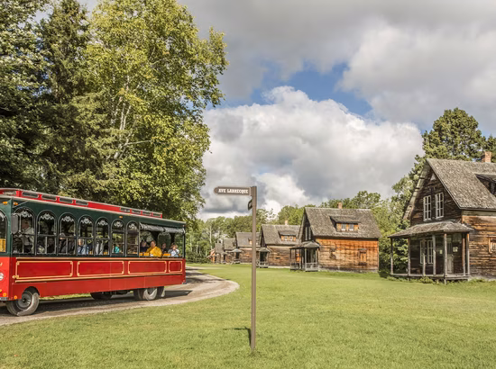 Navette touristique au Village historique de Val-Jalbert