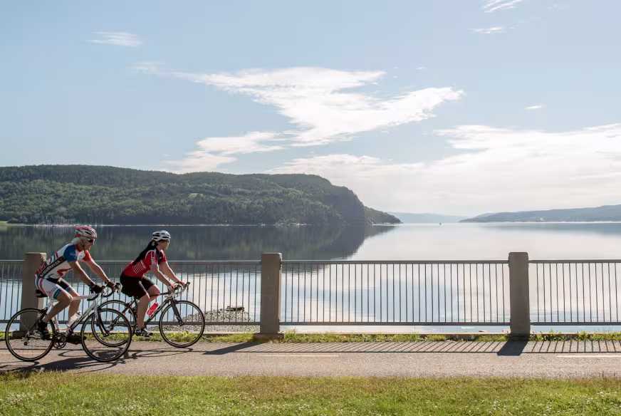 Deux cyclistes au Saguenay - Lac-Saint-Jean