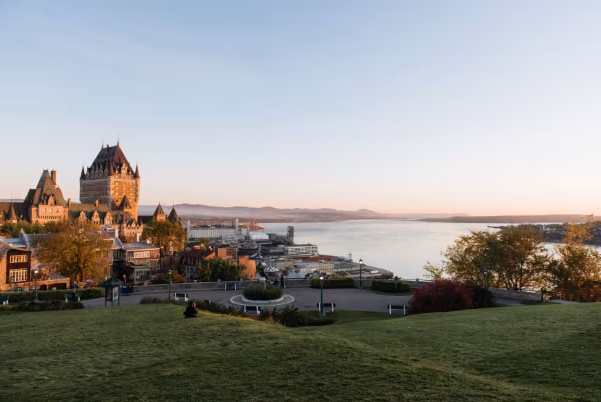 Coucher de soleil sur les plaines d'abraham et le château Frontenac