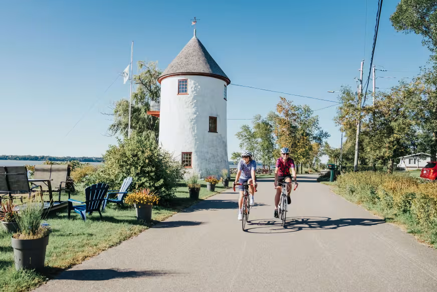 Vélo de route dans la région de Québec sur une route historique