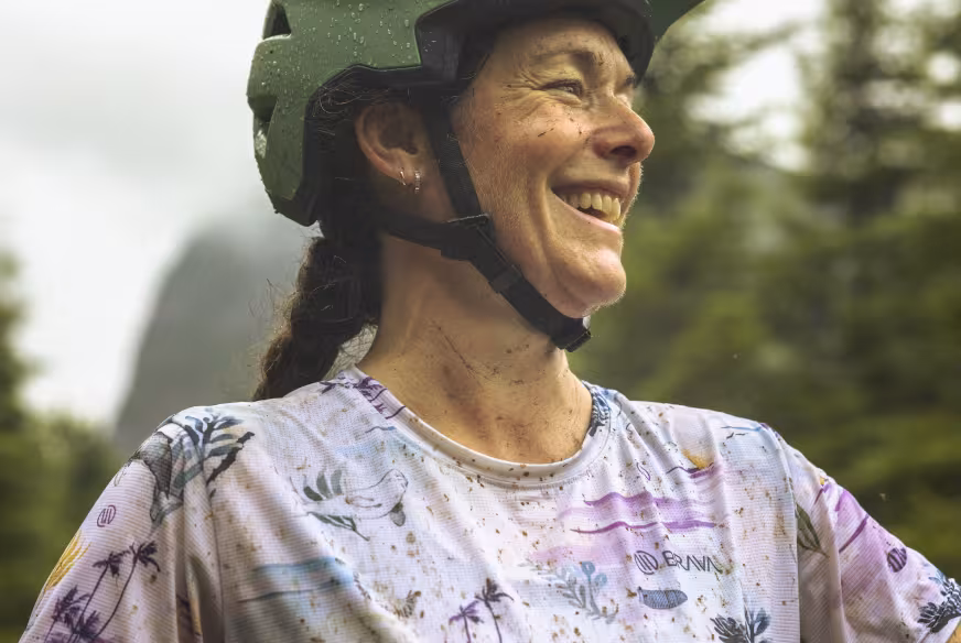Satisfaction après une sortie de vélo de montagne
