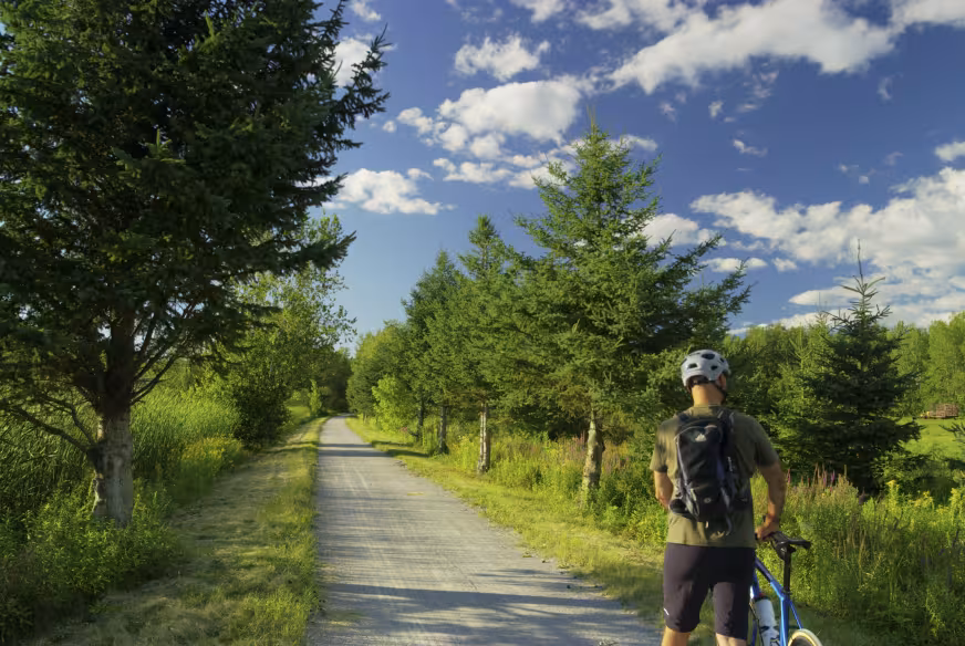 Piste cyclable en gravier en Montérégie