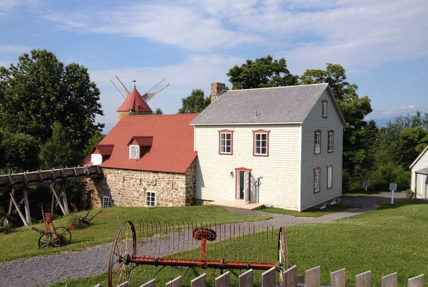 Vue sur le moulin à eau