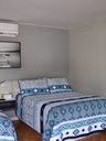 Chambre avec 2 lits doubles