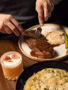 Labarake Caserne à manger - Steak et pommes de terre