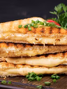 Grilled cheese américain fait maison pour déjeuner