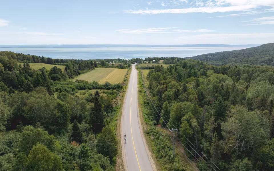 Vue aérienne d'un parcours de vélo à Charlevoix
