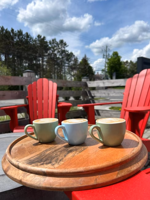 Café sur la terrasse