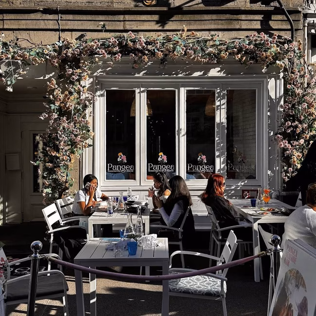 Pangea Restaurant Et Bar - Terrasse sur le trottoir