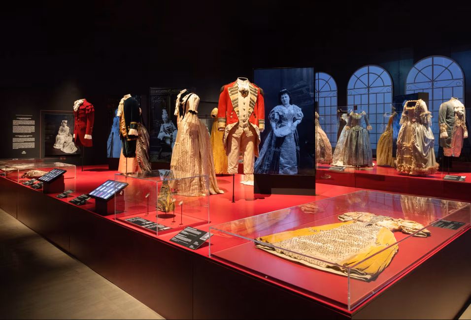 Musée McCord Stewart - Bals costumés – Habiller l'Histoire, 1870-1927