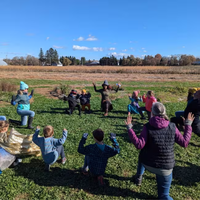 Yoga en famille lors de la visite de la sorcière Babayaga