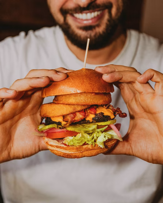 Le Saint-Bock - Burger BBQ, bacon et rondelles