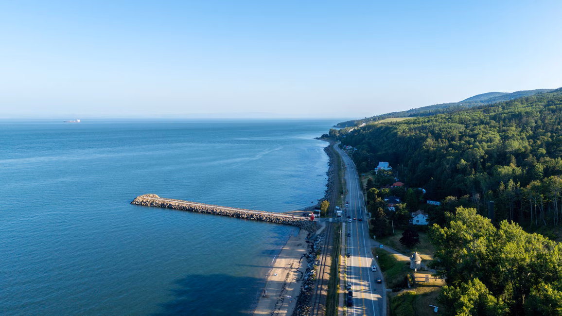 Plage et quai de Saint-Irénée