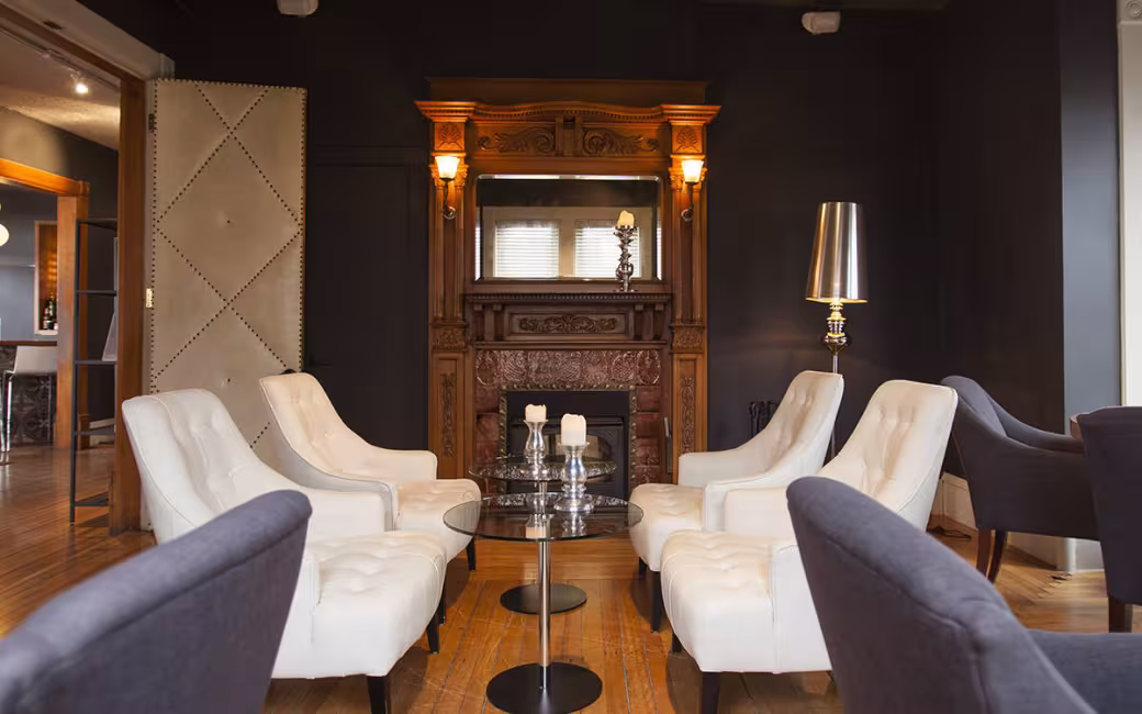 Le Pleasant Hôtel & Café