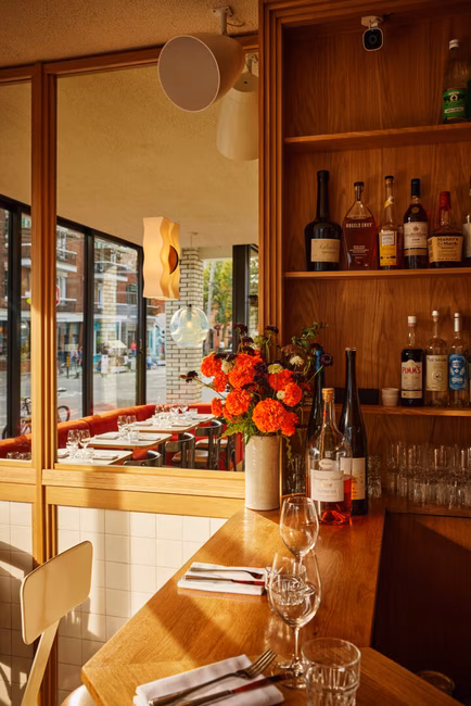 Casavant - Bar et fleurs 