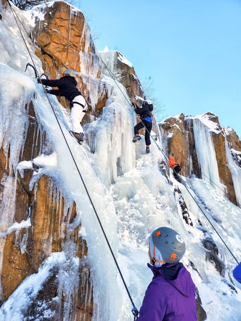 la liberte nord-sud_montreal_escalade de glace_plusieurs grimpeurs