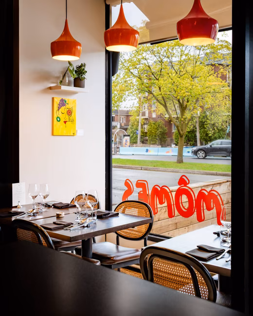 Les Mômes - Salle à manger et vitrine