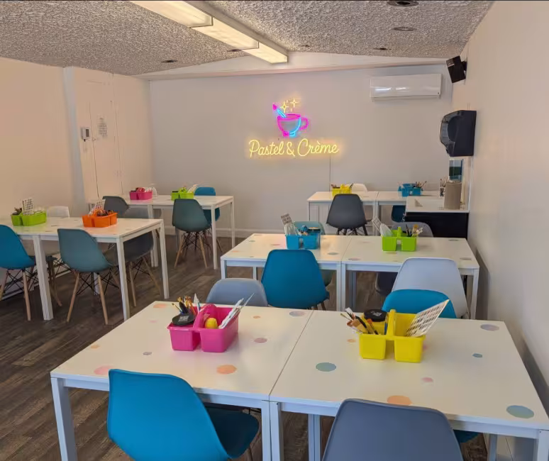 CAFÉ PASTEL ET CRÈME