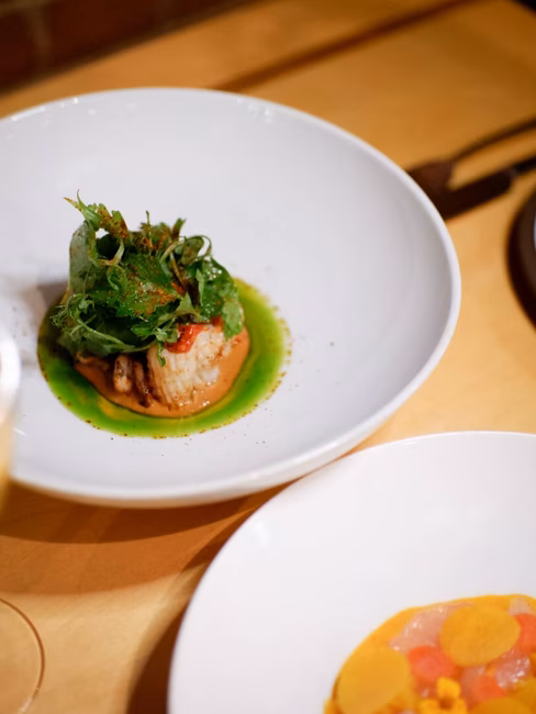 Hoogan et Beaufort - Calmar, sauce gomae / herbes