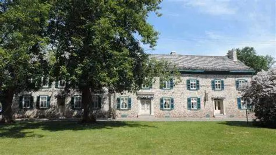 Vieux_palais1