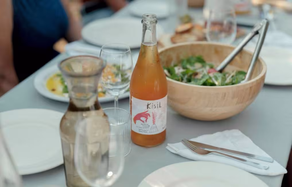 Tablée dans les vergers