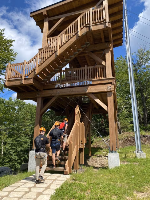 Tour de lancement de la tyrolienne géante