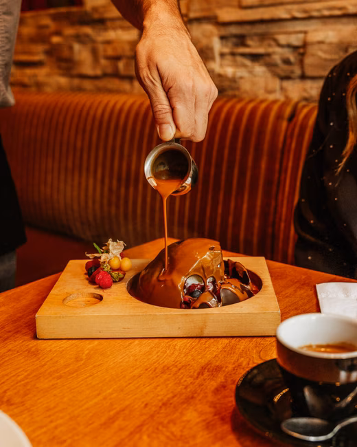 Restaurant La Raclette – Le fameux et viral « Dôme fondant au chocolat »