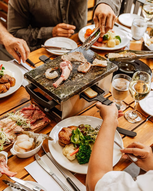 Restaurant La Raclette – Pierrade terre et mer