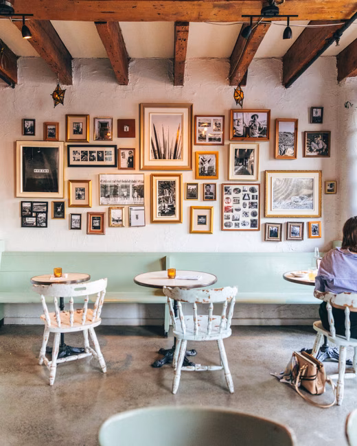Cantina Concha - Mur de tableaux