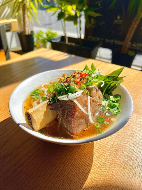Le Bay Cà Phê - Phở côtelette de bœuf