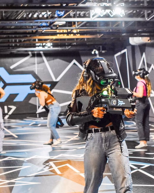 Réalité Virtuelle Zero Latency - Joueuse en action