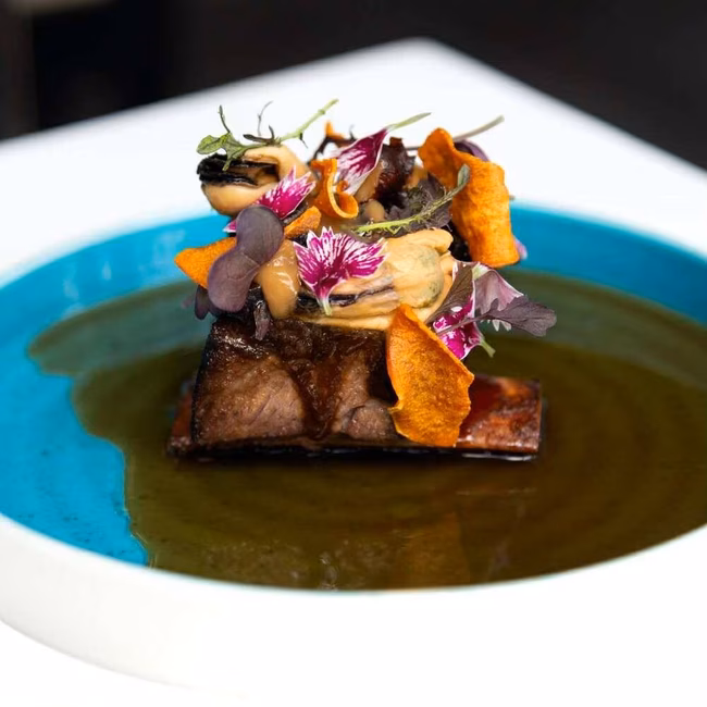 Le Millen - Short ribs de boeuf, moules fumées, condiments de grison (Dévore)