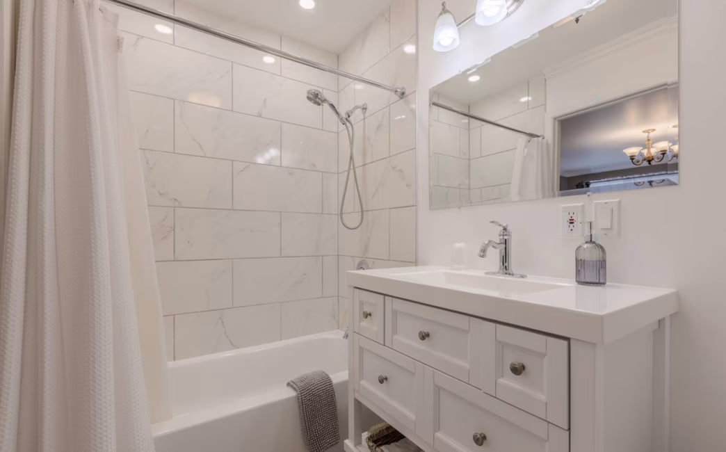 Chambre Queen supérieure avec balcon salle de bain privée
