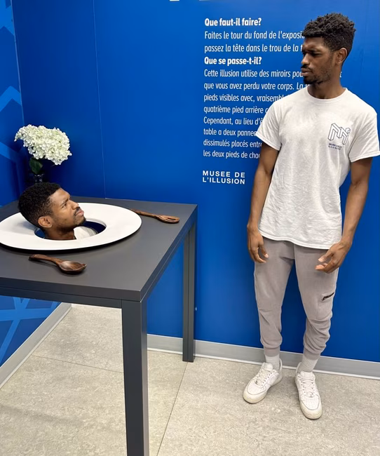 Musée de l'Illusion Montréal - La tête sur un plateau