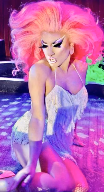 Drag queen sur scène