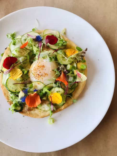 Le Pleasant Hôtel & Café