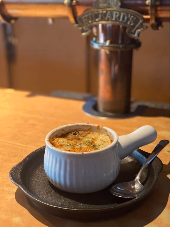 Soupe à l'oignon gratinée - produits locaux